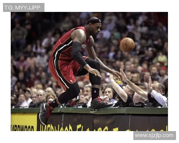 热火与雄鹿精彩空接瞬间回顾赛场上演扣人心弦的对决时刻